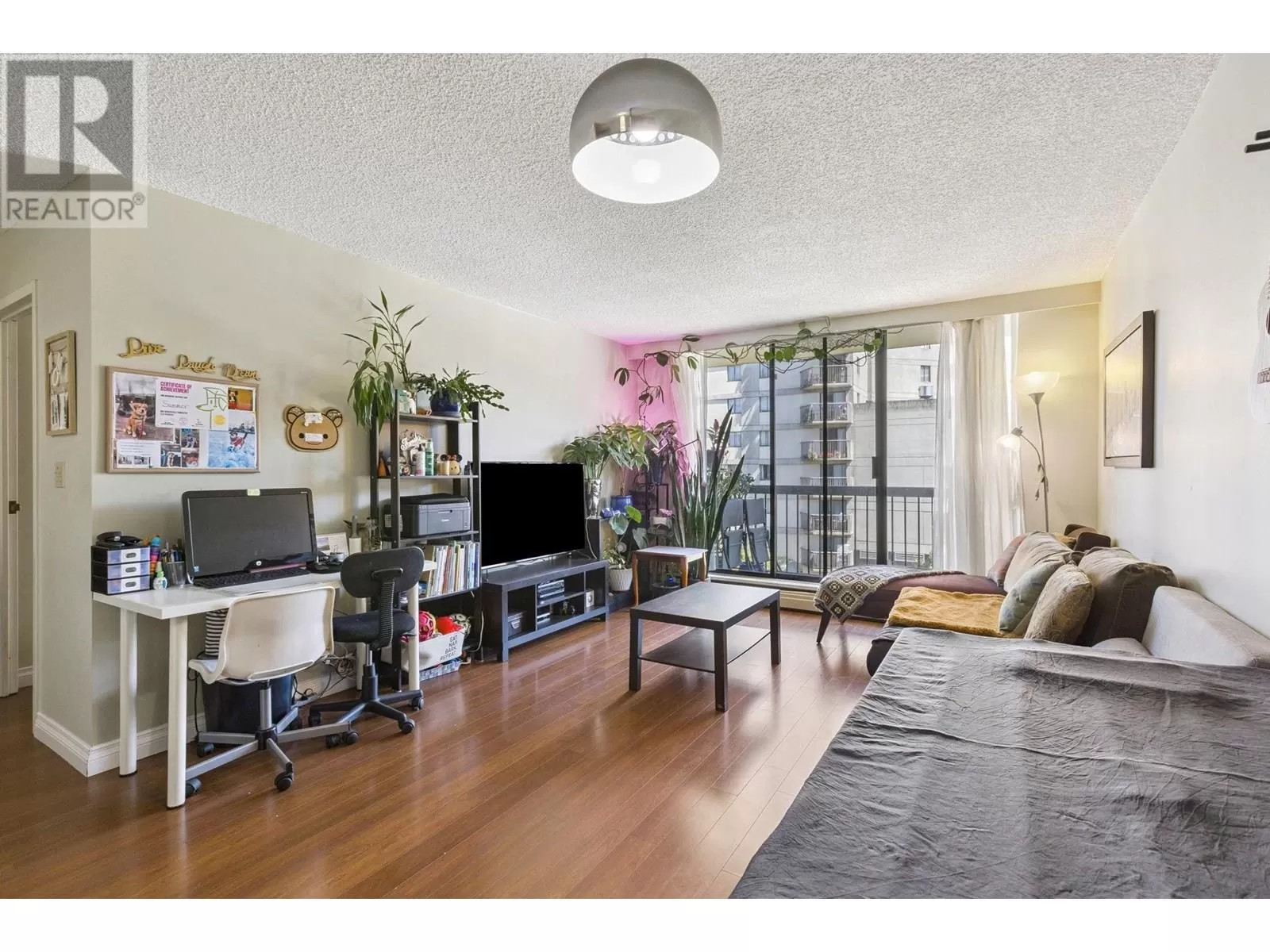 Apartment for rent: 405 145 St. Georges Avenue, North Vancouver, British Columbia V7L 3G8