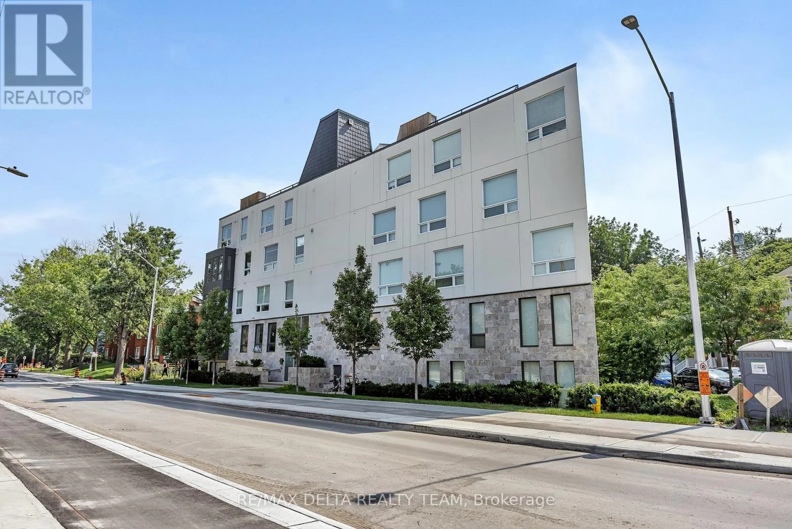 Apartment for rent: 405 - 150 Greenfield Avenue, Ottawa, Ontario K1S 5W6