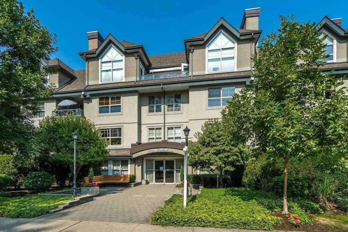 Apartment for rent: 405 15325 17 Avenue, Surrey, British Columbia V4A 1T8