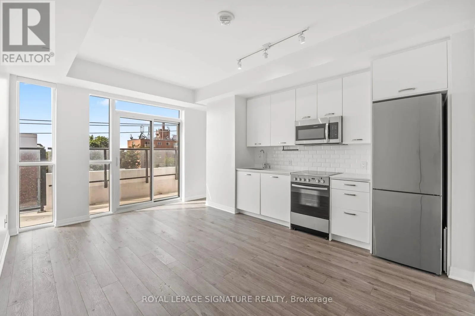 Apartment for rent: 405 - 1630 Queen Street E, Toronto, Ontario M4L 1G3