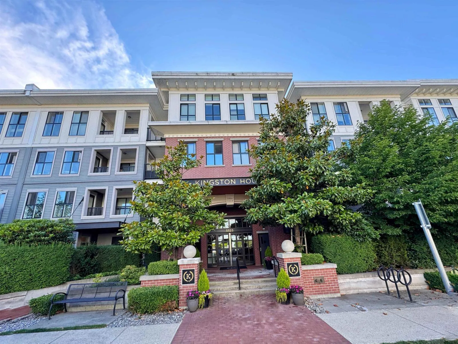 Apartment for rent: 405 3323 151 Street, Surrey, British Columbia V3Z 0L3