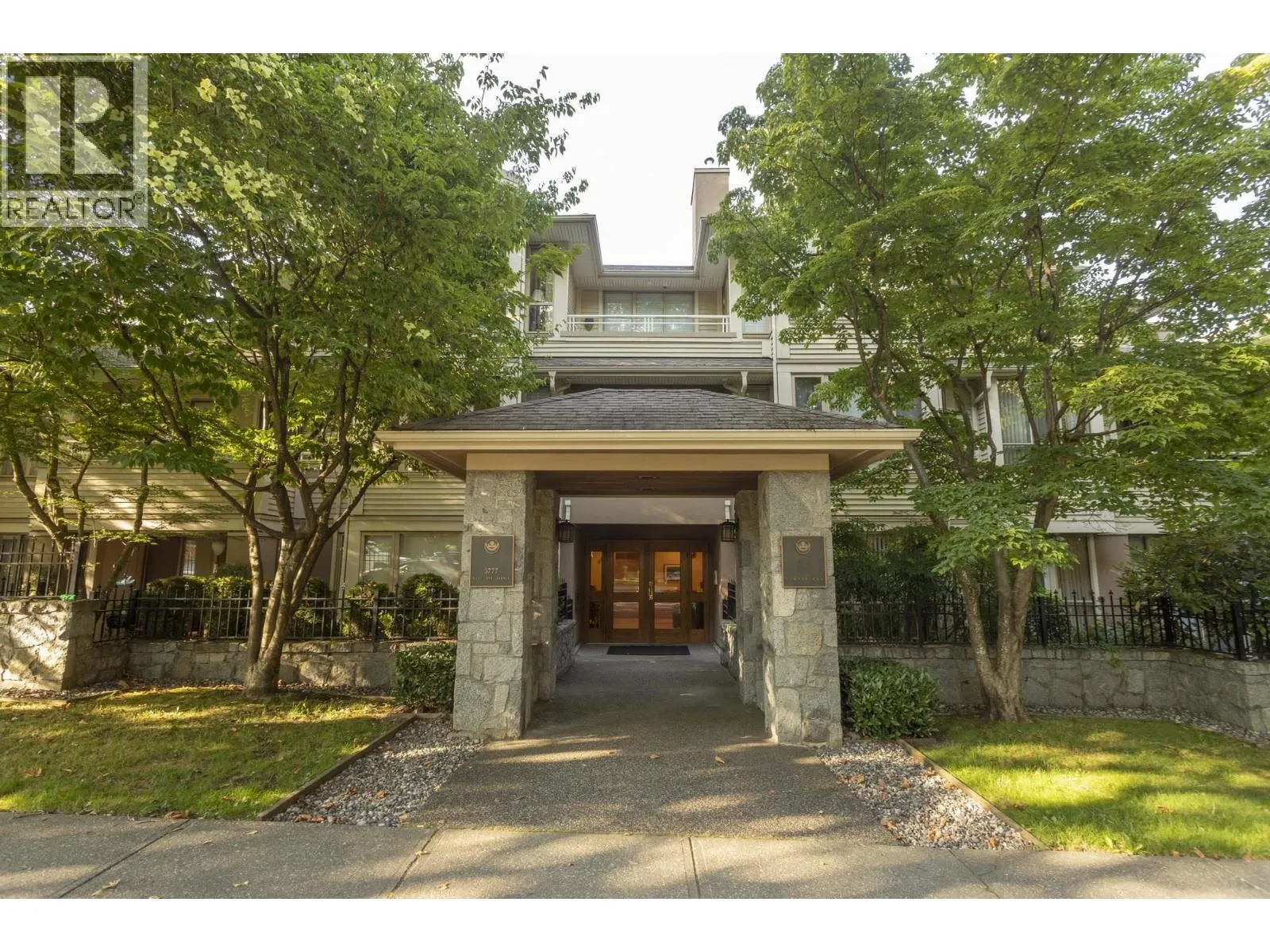 Apartment for rent: 405 3777 W 8th Avenue, Vancouver, British Columbia V6R 1Z2