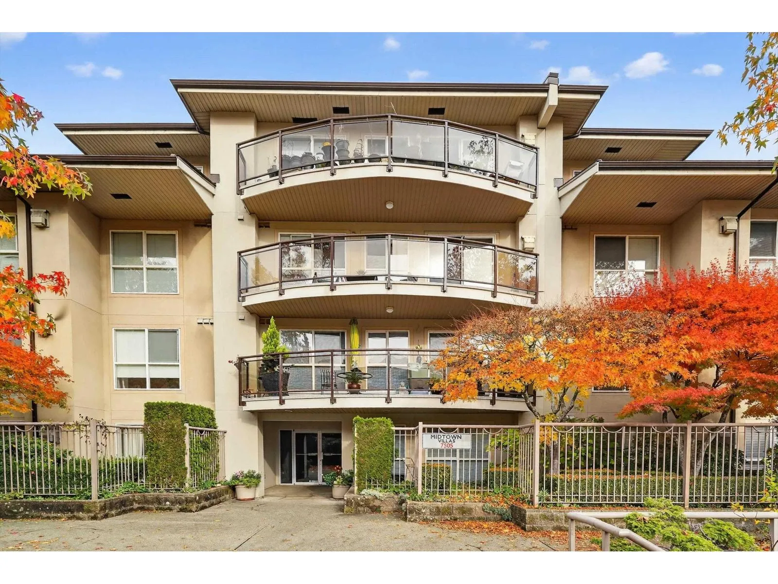 Apartment for rent: 405 7505 138 Street, Surrey, British Columbia V3W 0W6