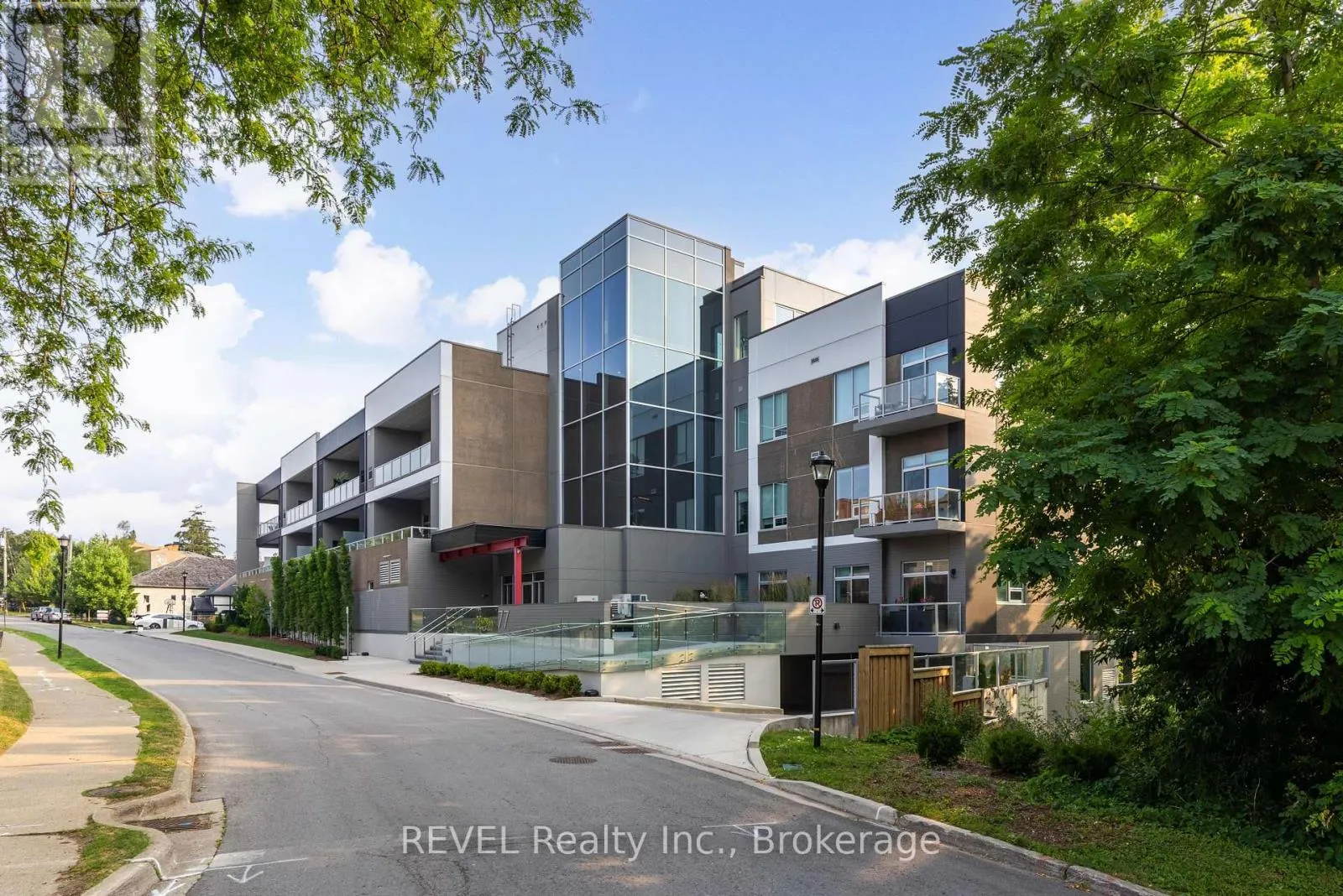 Apartment for rent: 405 - 77 Yates Street, St. Catharines, Ontario L2R 5R7