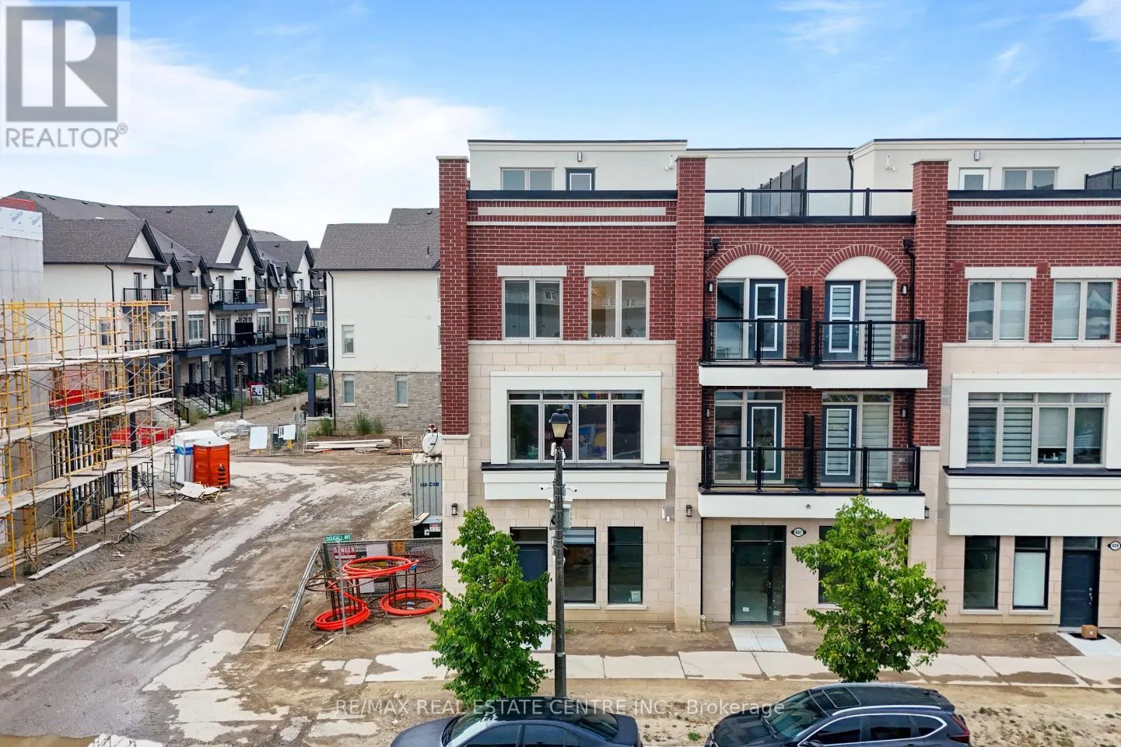 Row / Townhouse for rent: 405 Dougall Avenue, Caledon, Ontario L7C 4L5