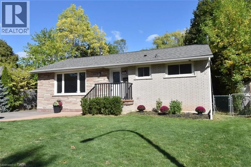 House for rent: 405 Erindale Drive, Burlington, Ontario L7L 4T3