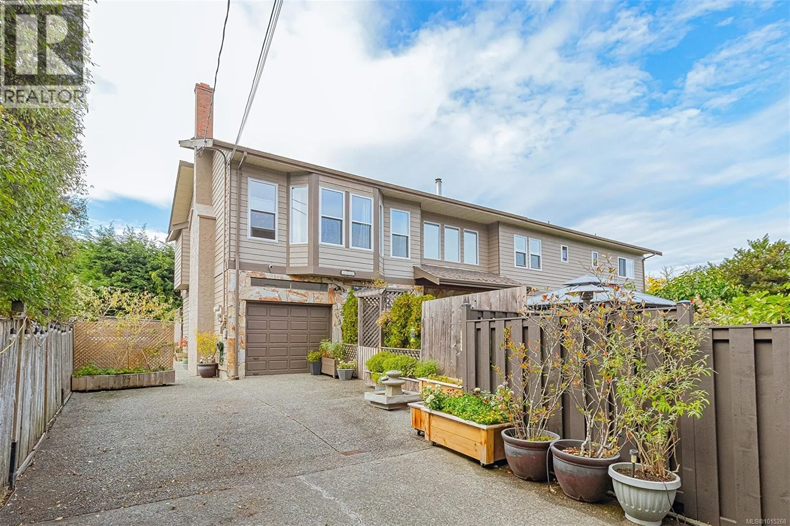 House for rent: 4050 Santa Maria Ave, Saanich, British Columbia V8Z 5H4