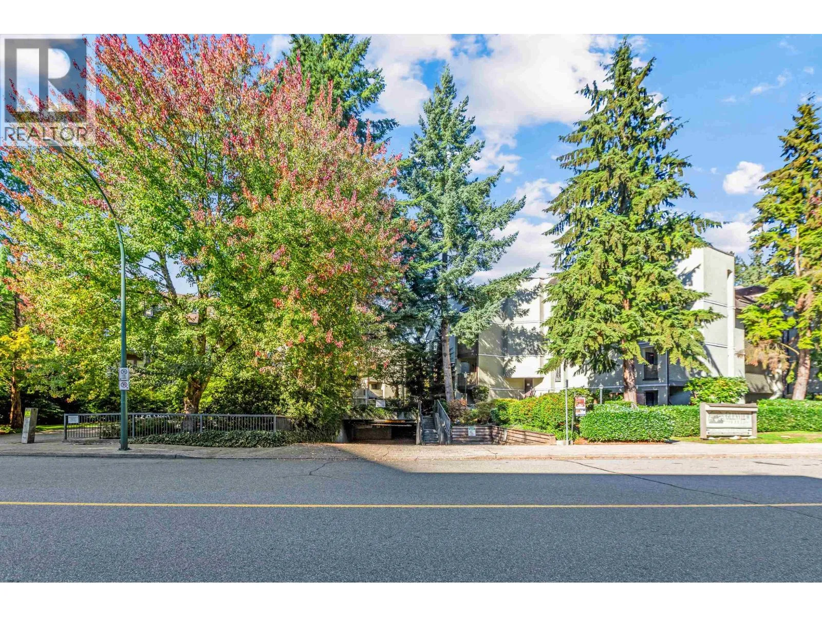 Apartment for rent: 406 1200 Pacific Street, Coquitlam, British Columbia V3B 6K2