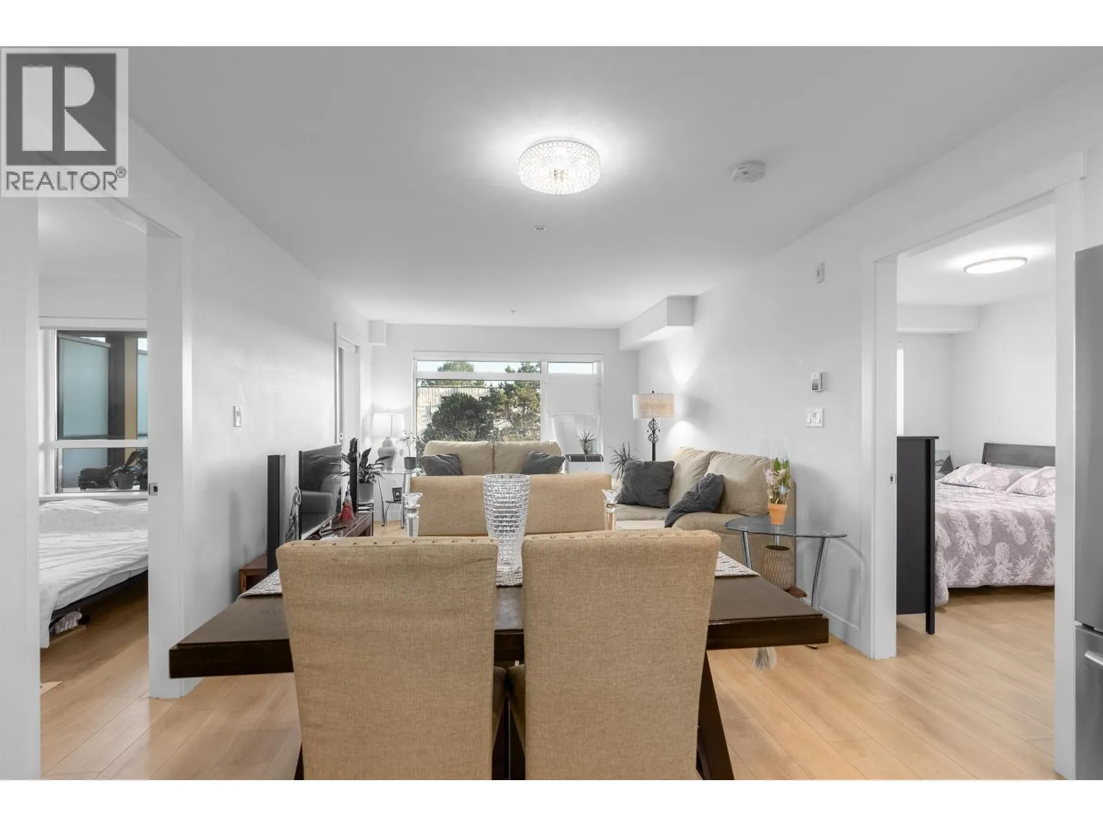 Apartment for rent: 406 1519 Crown Street, North Vancouver, British Columbia V7J 1G6