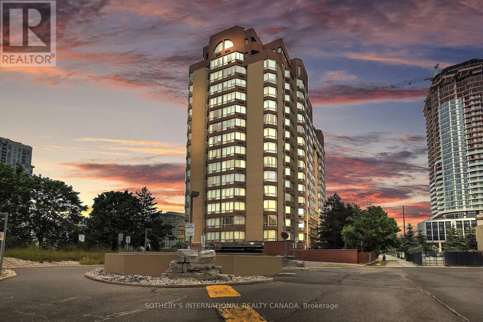 Apartment for rent: 406 - 25 Fairview Road W, Mississauga, Ontario L5B 3Y8