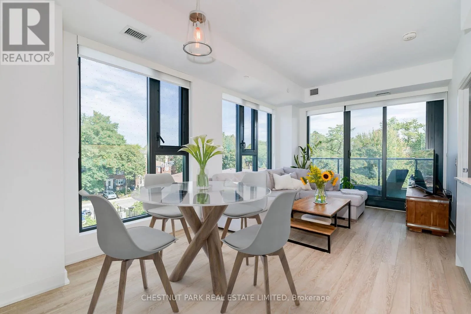 Apartment for rent: 406 - 250 Lawrence Avenue W, Toronto, Ontario M5M 1B1