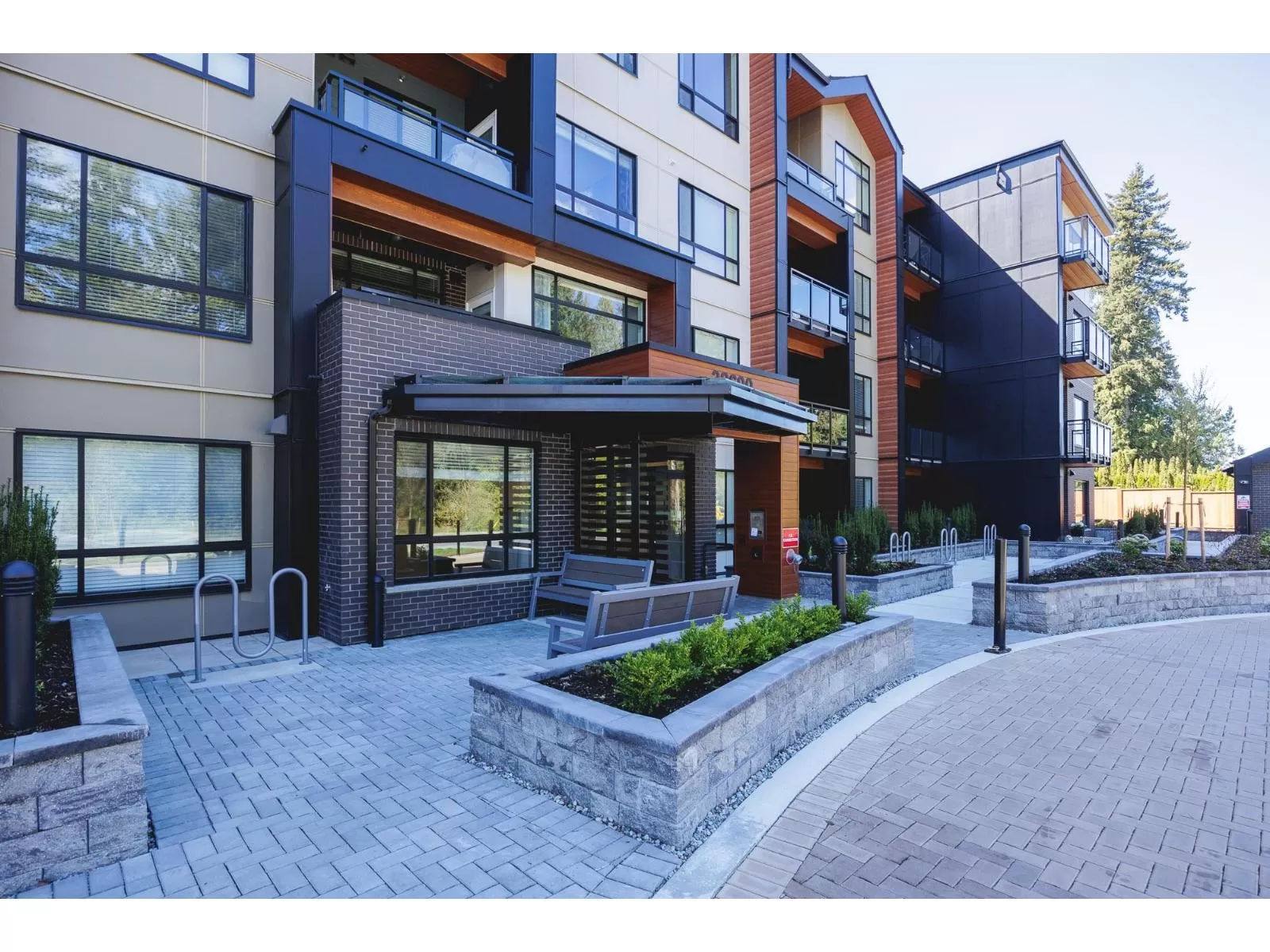 Apartment for rent: 406 32690 14th Avenue, Mission, British Columbia V2V 0K5