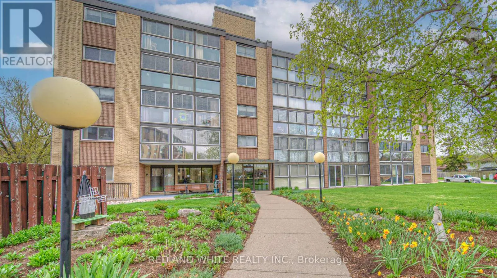 Apartment for rent: 406 - 400 Champlain Boulevard, Cambridge, Ontario N1R 7J6