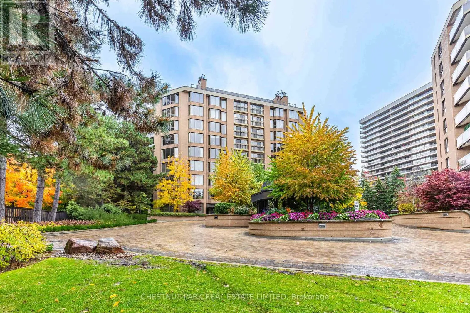 Apartment for rent: 406 - 70 Rosehill Avenue, Toronto, Ontario M4T 2W7