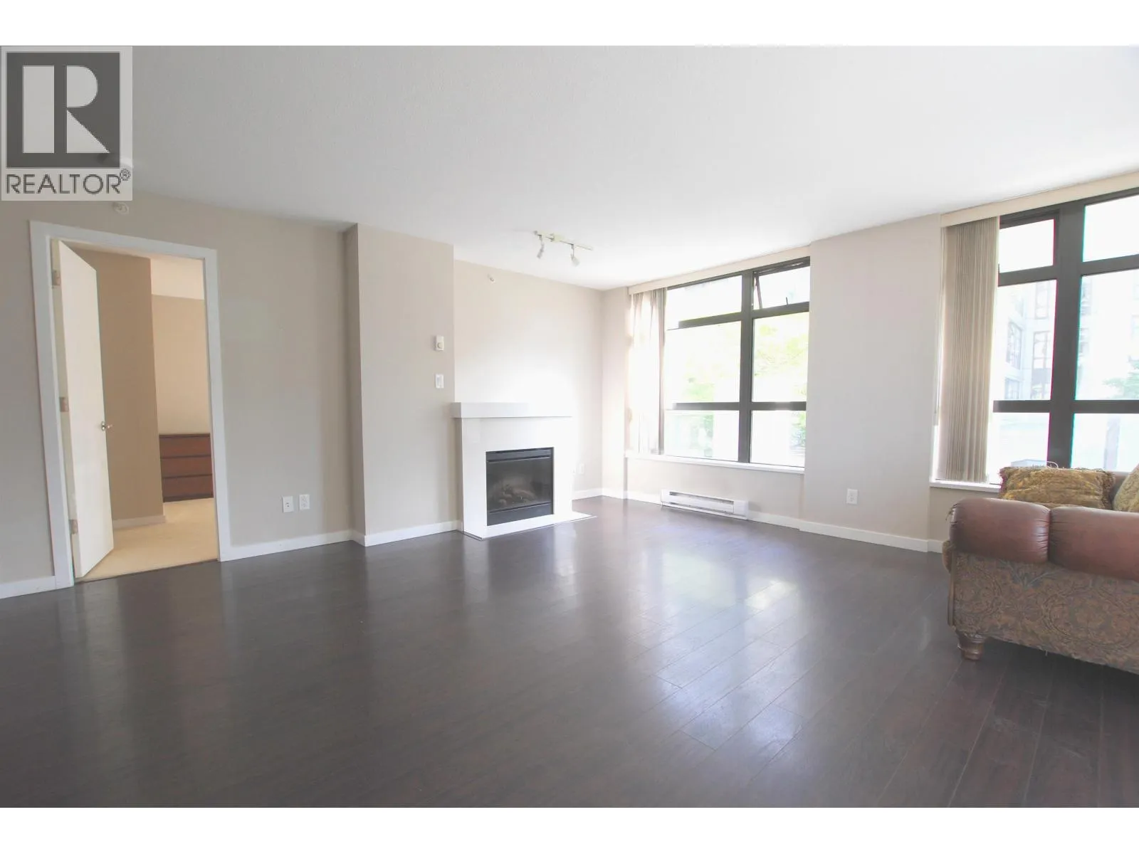 Apartment for rent: 406 8160 Lansdowne Road, Richmond, British Columbia V6X 0A9