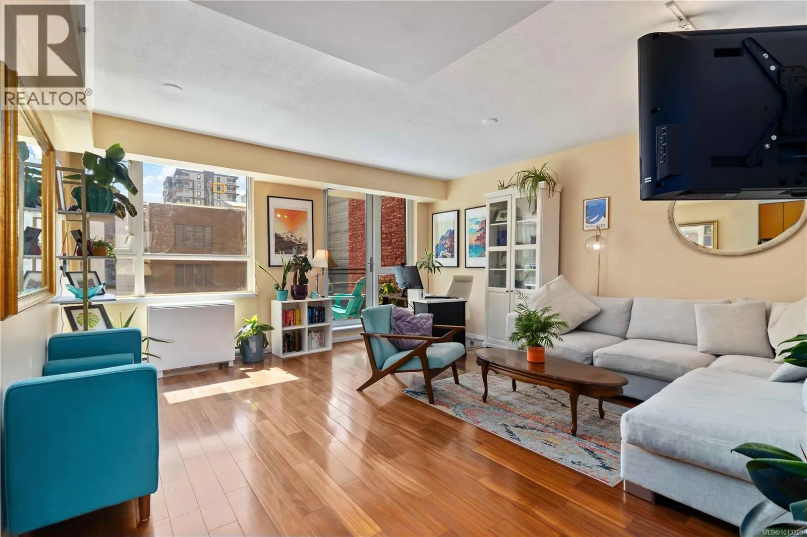 Apartment for rent: 406 834 Johnson St, Victoria, British Columbia V8W 1N3