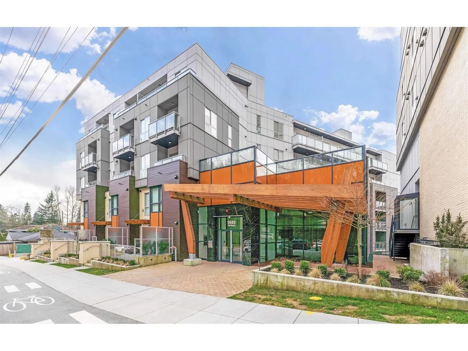 Apartment for rent: 406 9689 140 Street, Surrey, British Columbia V3T 0P3