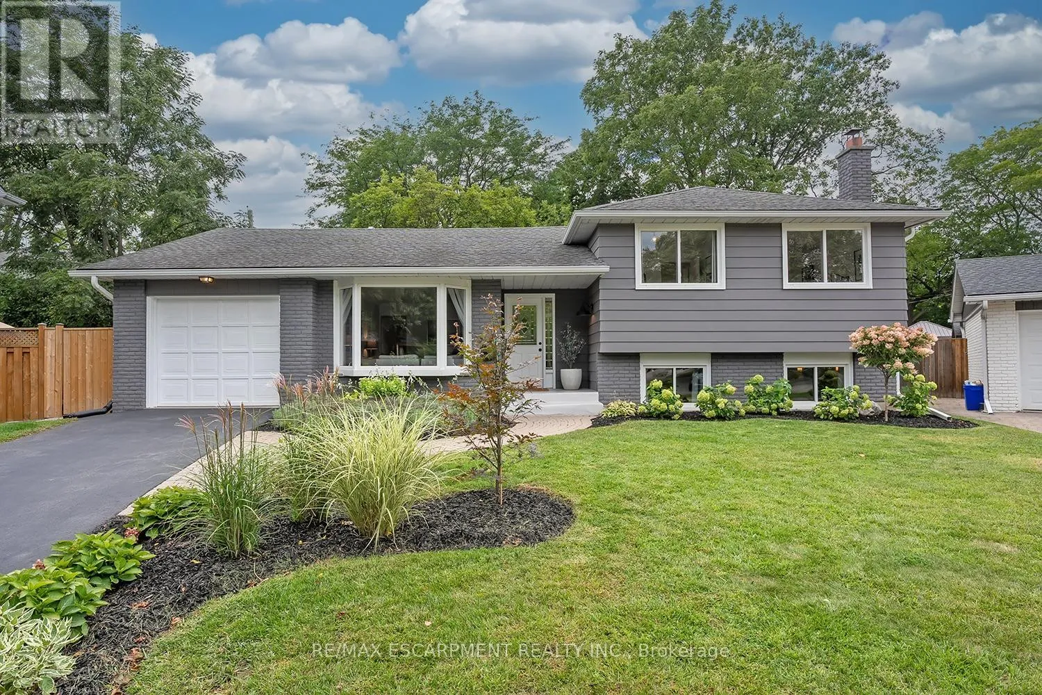 House for rent: 406 Oakwood Drive, Burlington, Ontario L7N 1X2