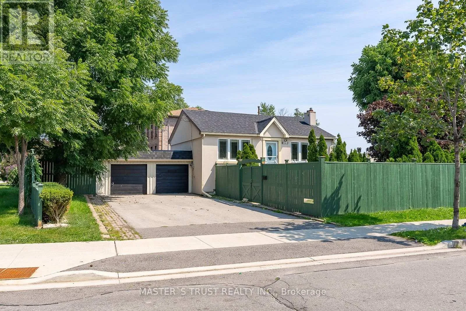 House for rent: 4061 Dufferin Street, Toronto, Ontario M3H 5R7