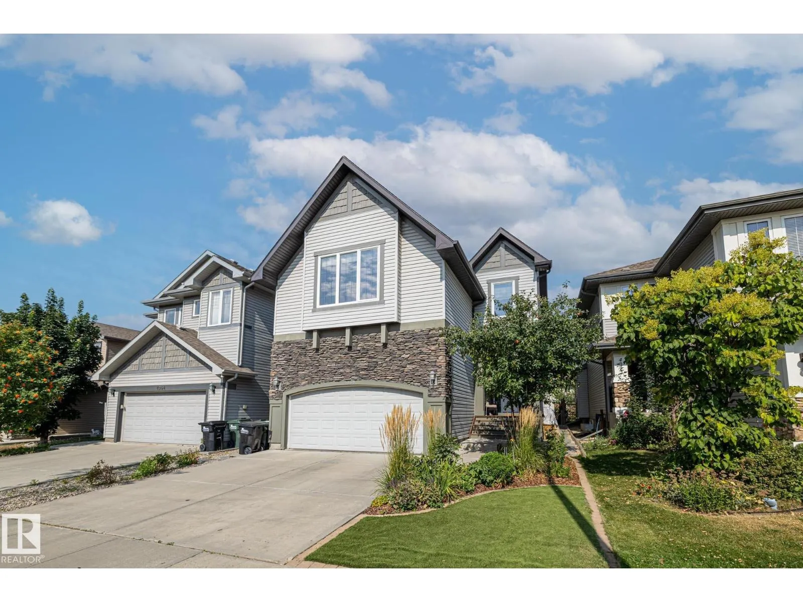 House for rent: 4068 Summerland Dr, Sherwood Park, Alberta T8H 0K4