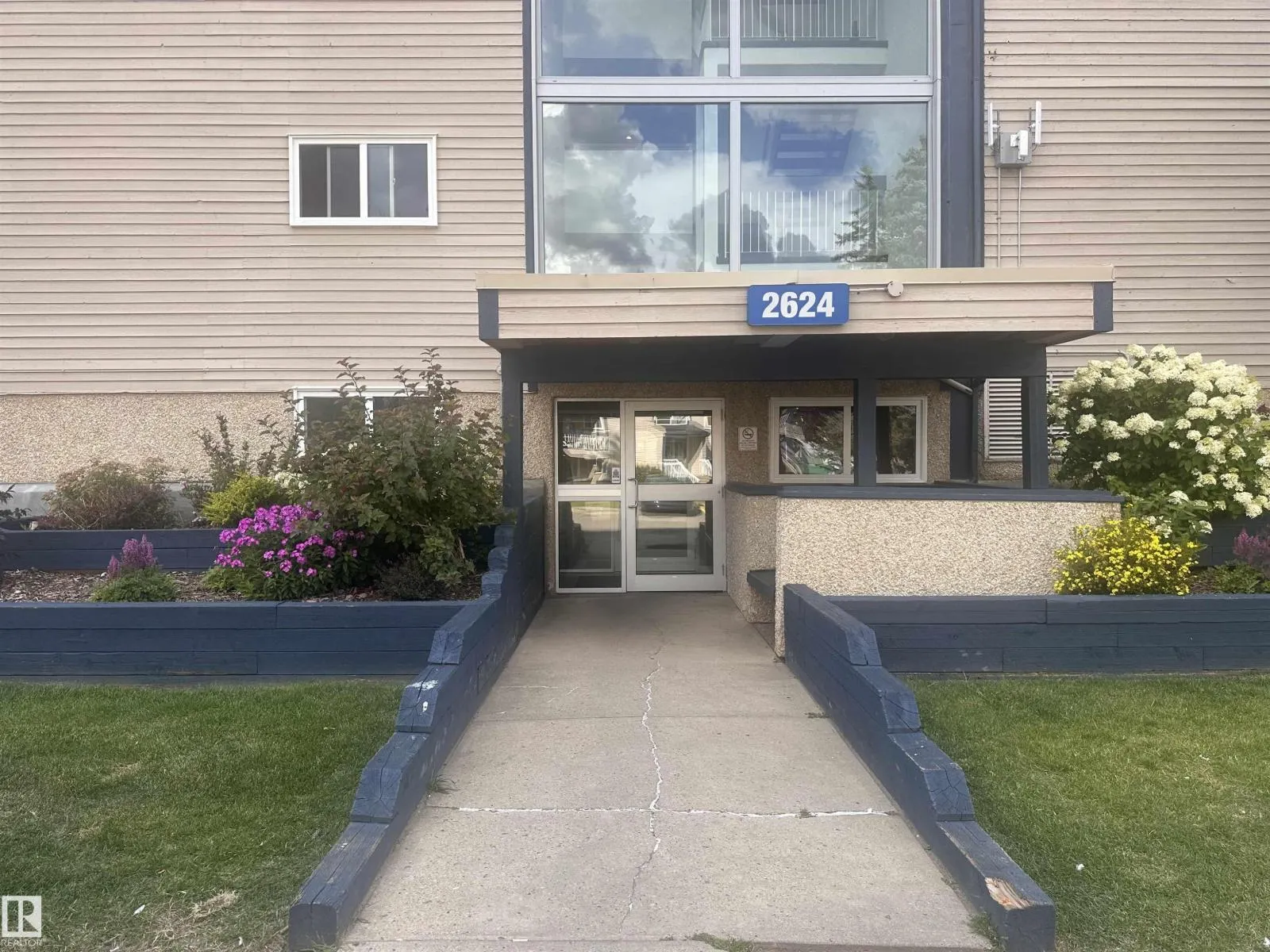 Apartment for rent: #407 2624 Mill Woods E Nw, Edmonton, Alberta T6L 5K7