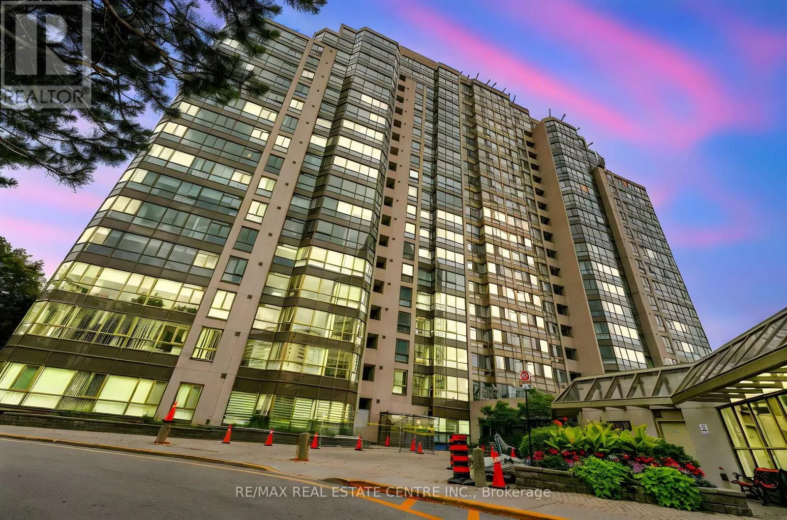 Apartment for rent: 407 - 3233 Eglinton Avenue E, Toronto, Ontario M1J 3N6