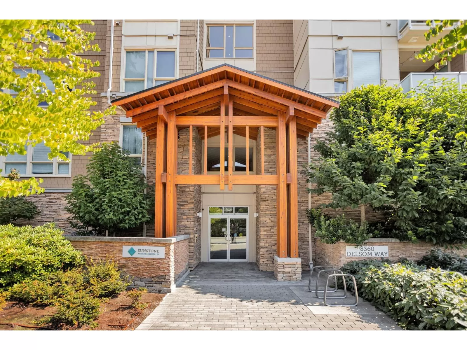 Apartment for rent: 407 8360 Delsom Way, Delta, British Columbia V4C 0E6