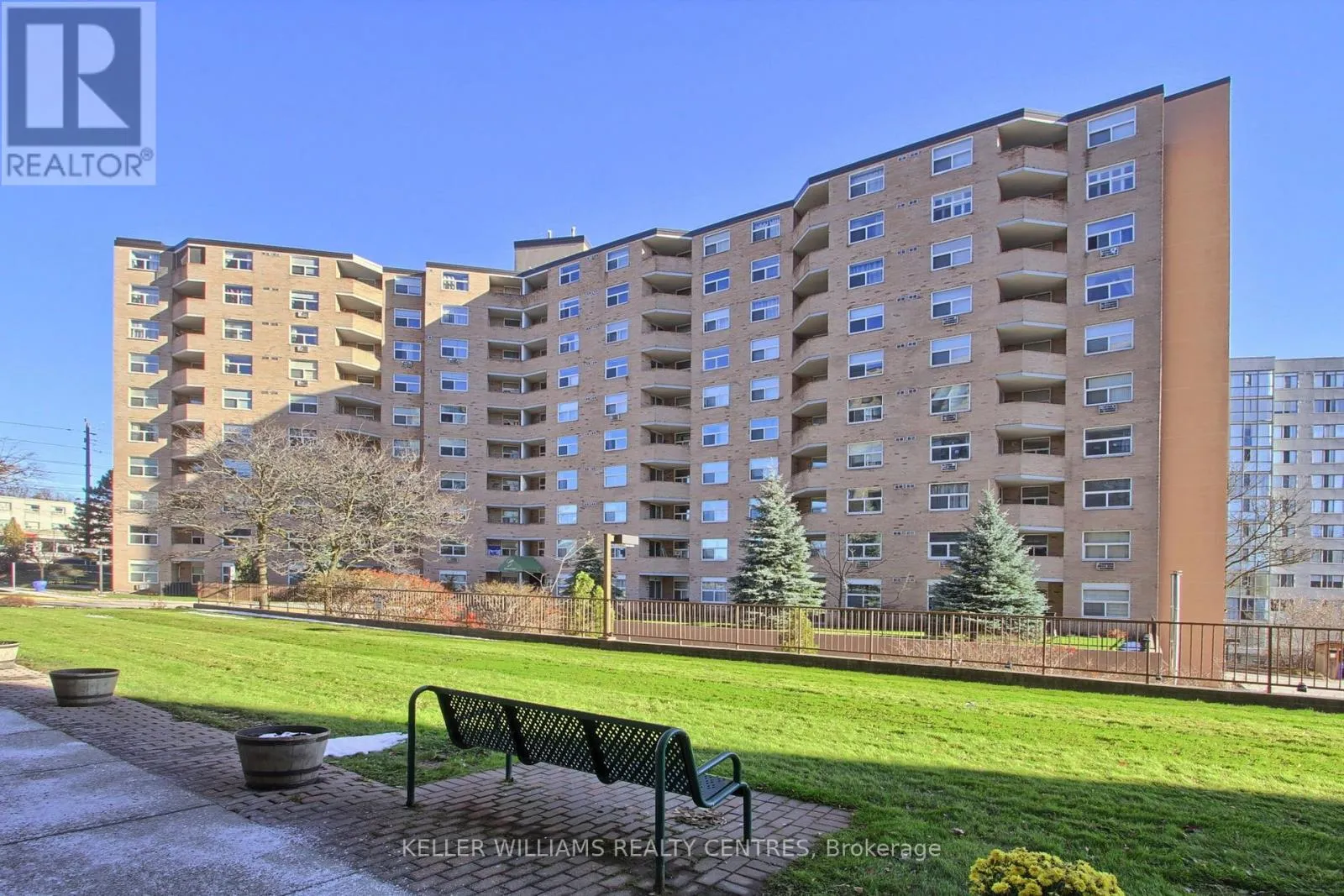 Apartment for rent: 408 - 260 Davis Drive, Newmarket, Ontario L3Y 7C3