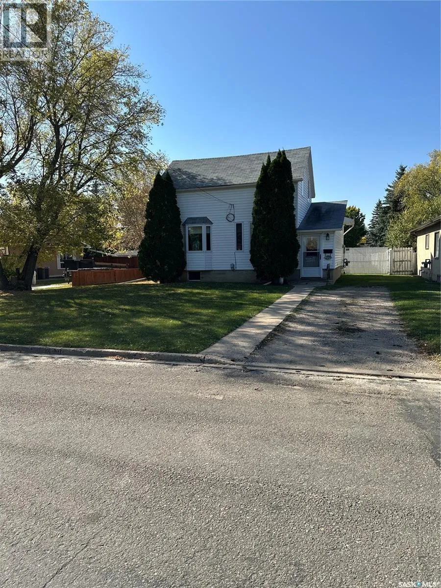 House for rent: 408 5th Avenue, Rosthern, Saskatchewan S0K 3R0