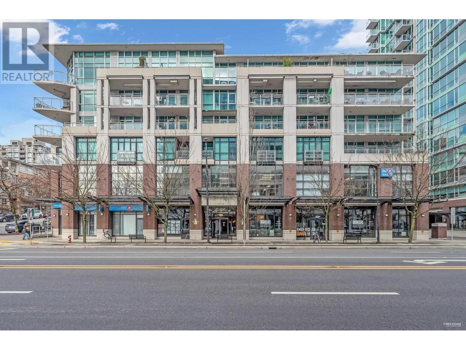 Apartment for rent: 409 100 E Esplanade Street, North Vancouver, British Columbia V7L 4V1