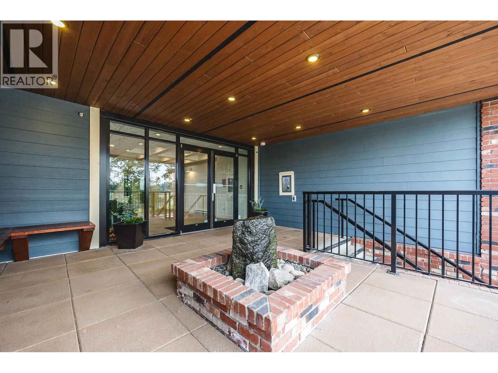 Apartment for rent: 409 22327 River Road, Maple Ridge, British Columbia V2X 2C7