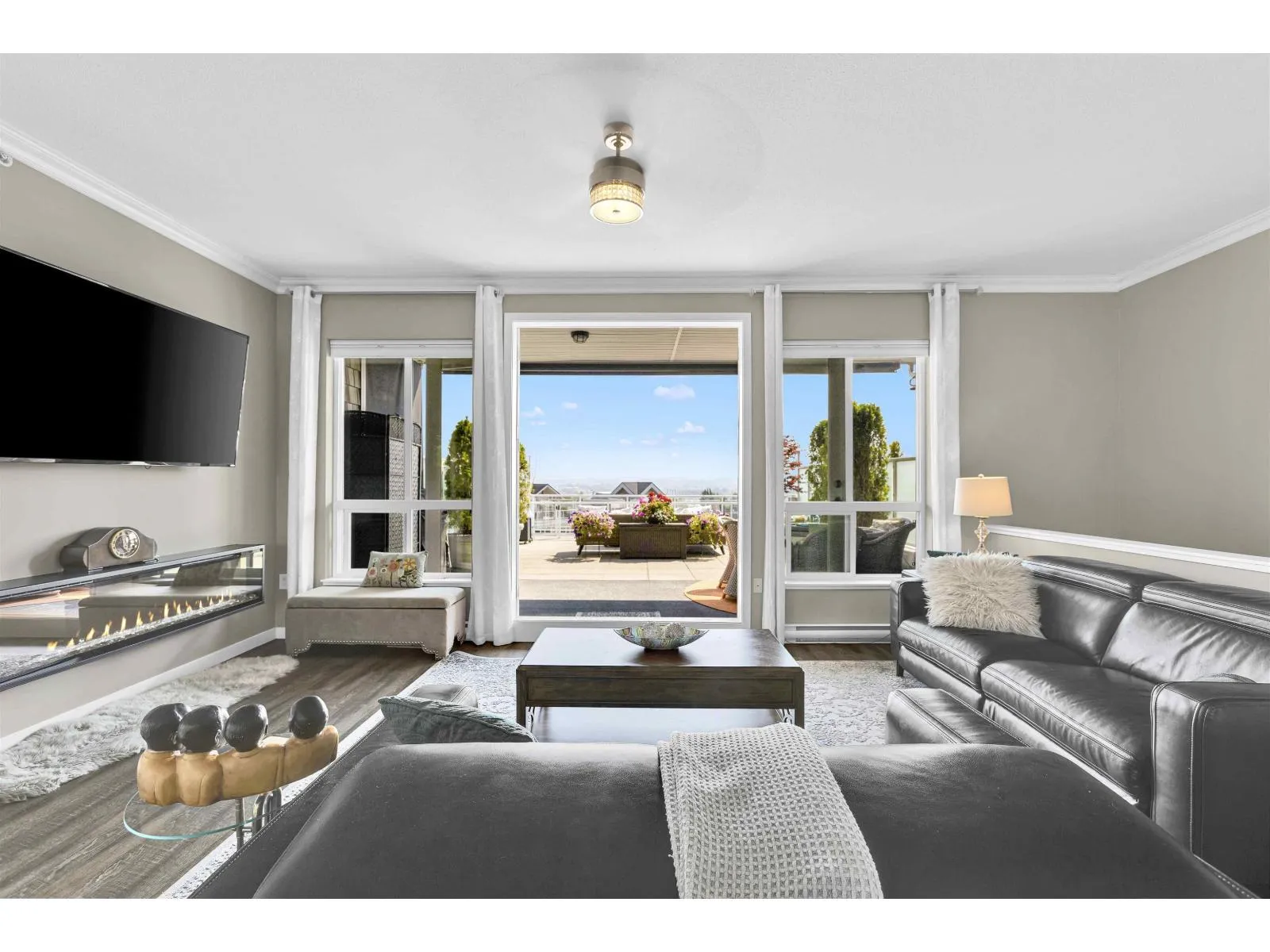 Apartment for rent: 409 6470 194 Street, Surrey, British Columbia V4N 6J9