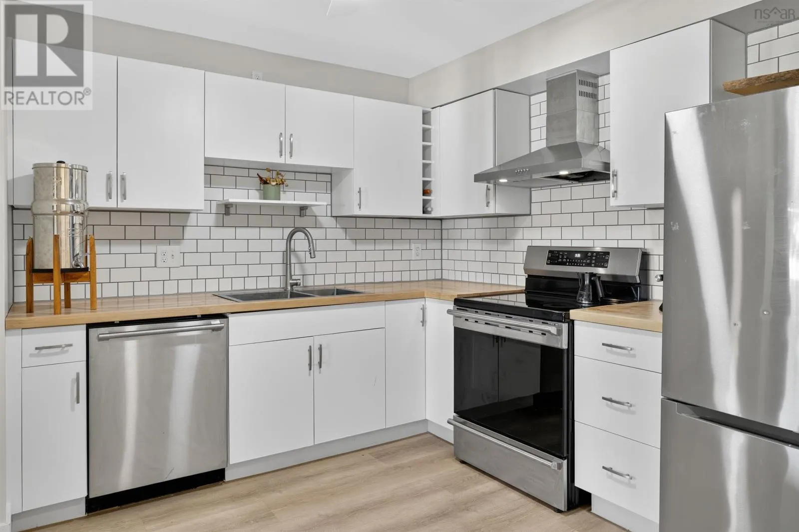 Apartment for rent: 409 87 Kearney Lake Road, Halifax, Nova Scotia B3M 4H1