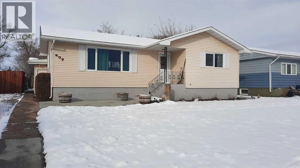 House for rent: 409 9 Street E, Drumheller, Alberta T0J 0Y5