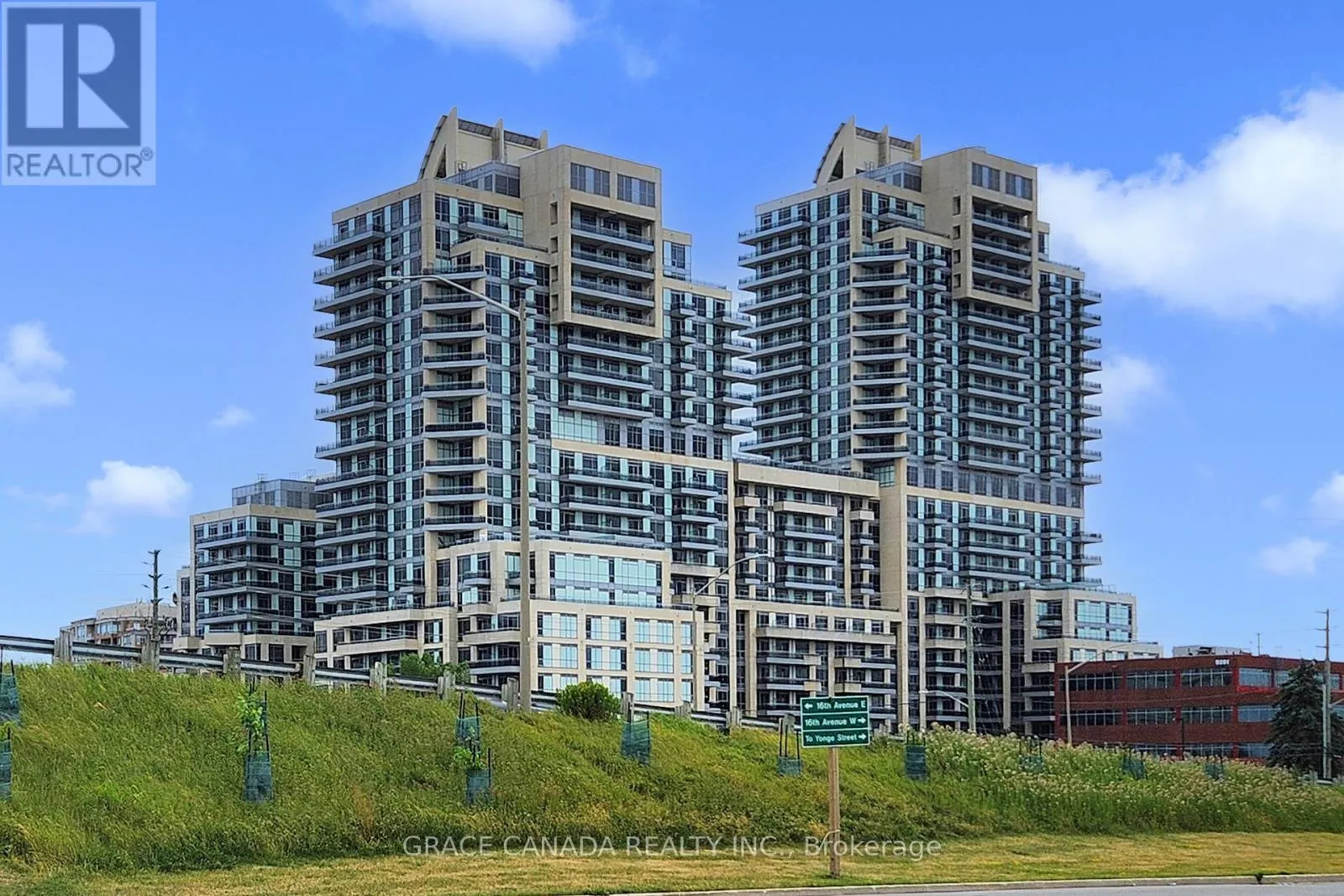 Apartment for rent: 409 - 9205 Yonge Street, Richmond Hill, Ontario L4C 1V5