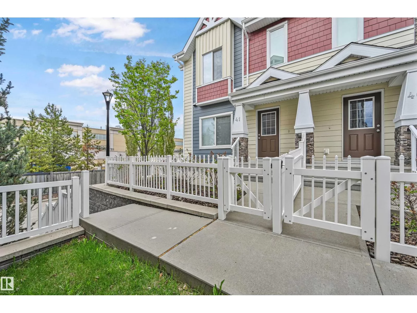 Row / Townhouse for rent: #41 2003 Rabbit Hill Rd Nw, Edmonton, Alberta T6R 0R7