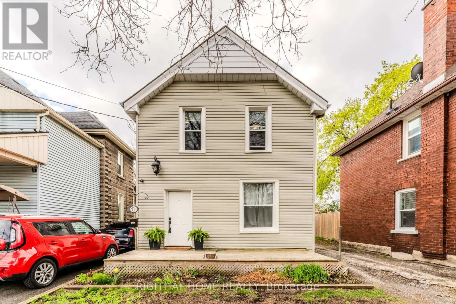 House for rent: 41 Brighton Avenue, Brantford, Ontario N3S 1V8