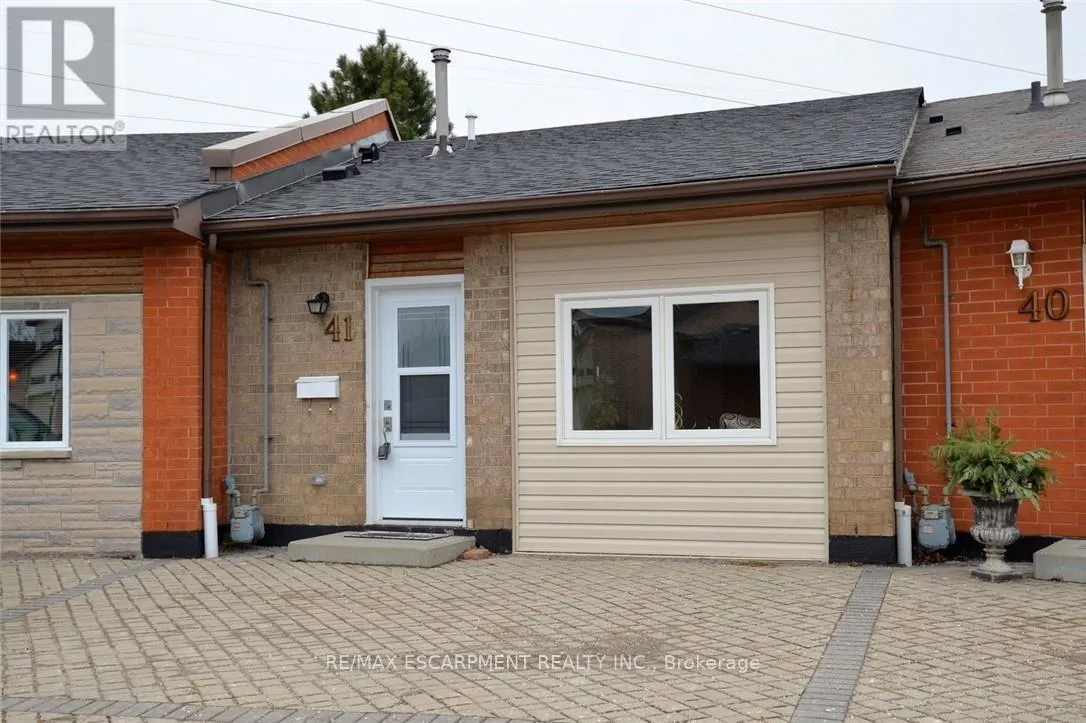 Row / Townhouse for rent: 41 Sister Kern Terrace, Hamilton, Ontario L9B 2M1