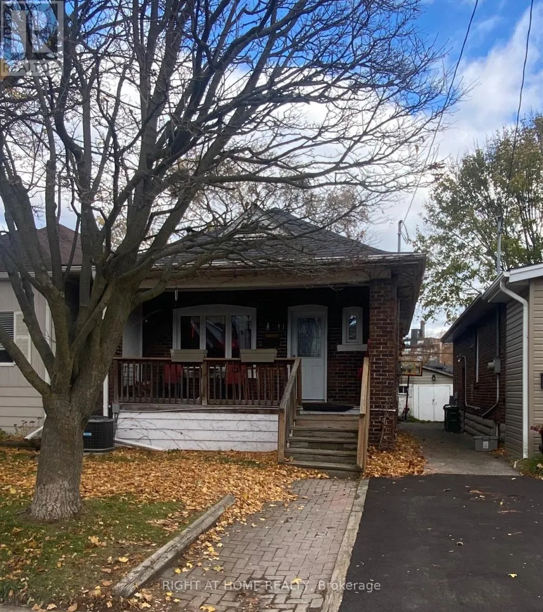 House for rent: 41 Sixth Street, Toronto, Ontario M8V 3A1