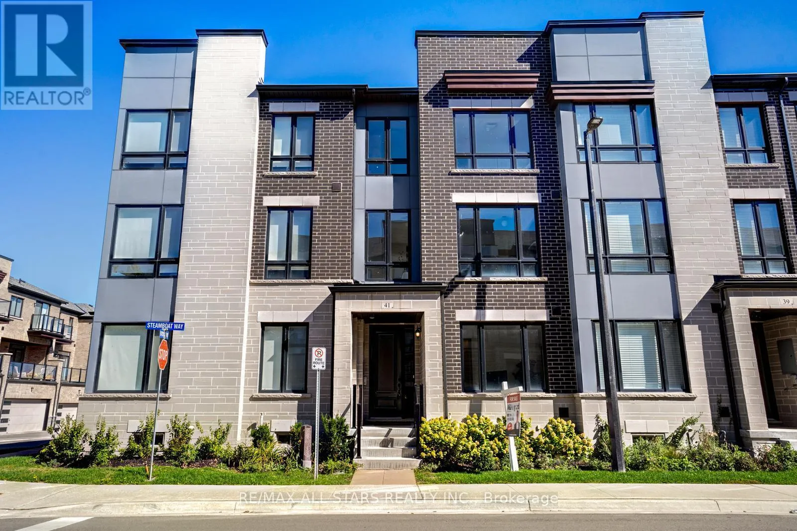 Row / Townhouse for rent: 41 Steamboat Way, Whitby, Ontario L1N 0M6