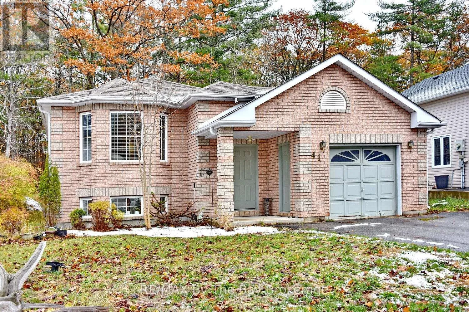 House for rent: 41 Wesley Avenue, Wasaga Beach, Ontario L9Z 1C8