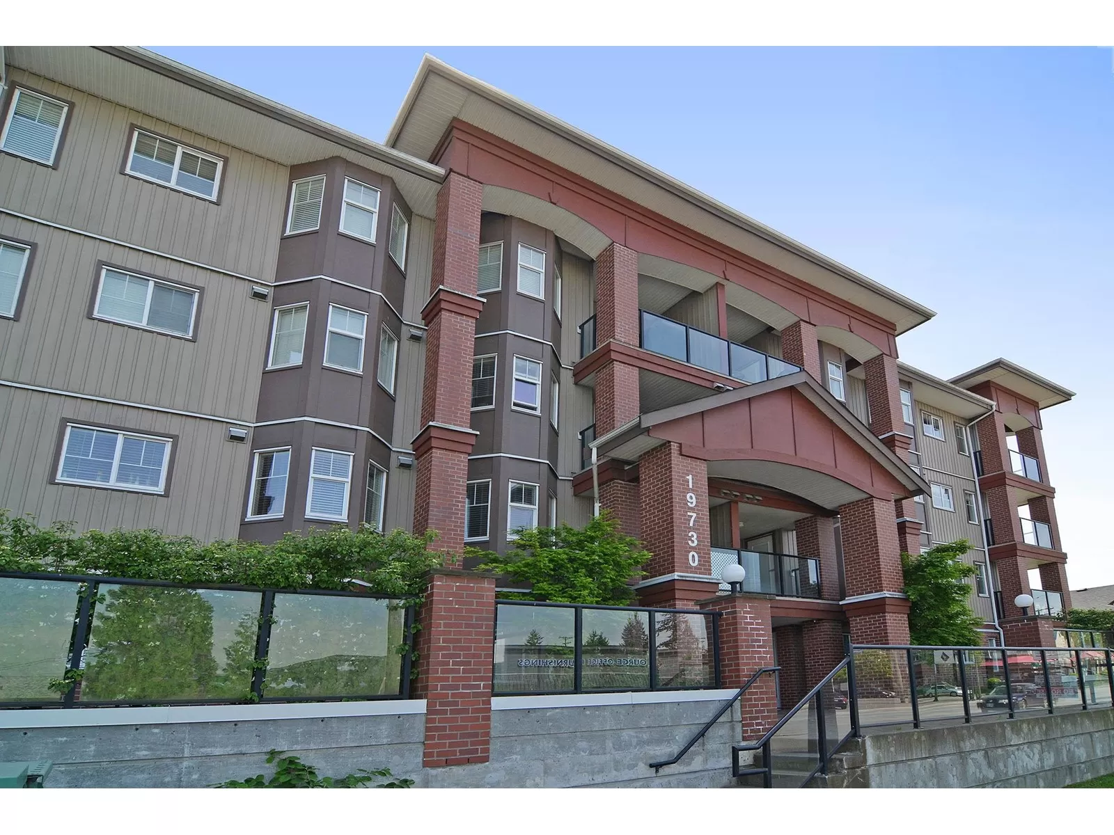 Apartment for rent: 410 19730 56 Avenue, Langley, British Columbia V3A 3X6