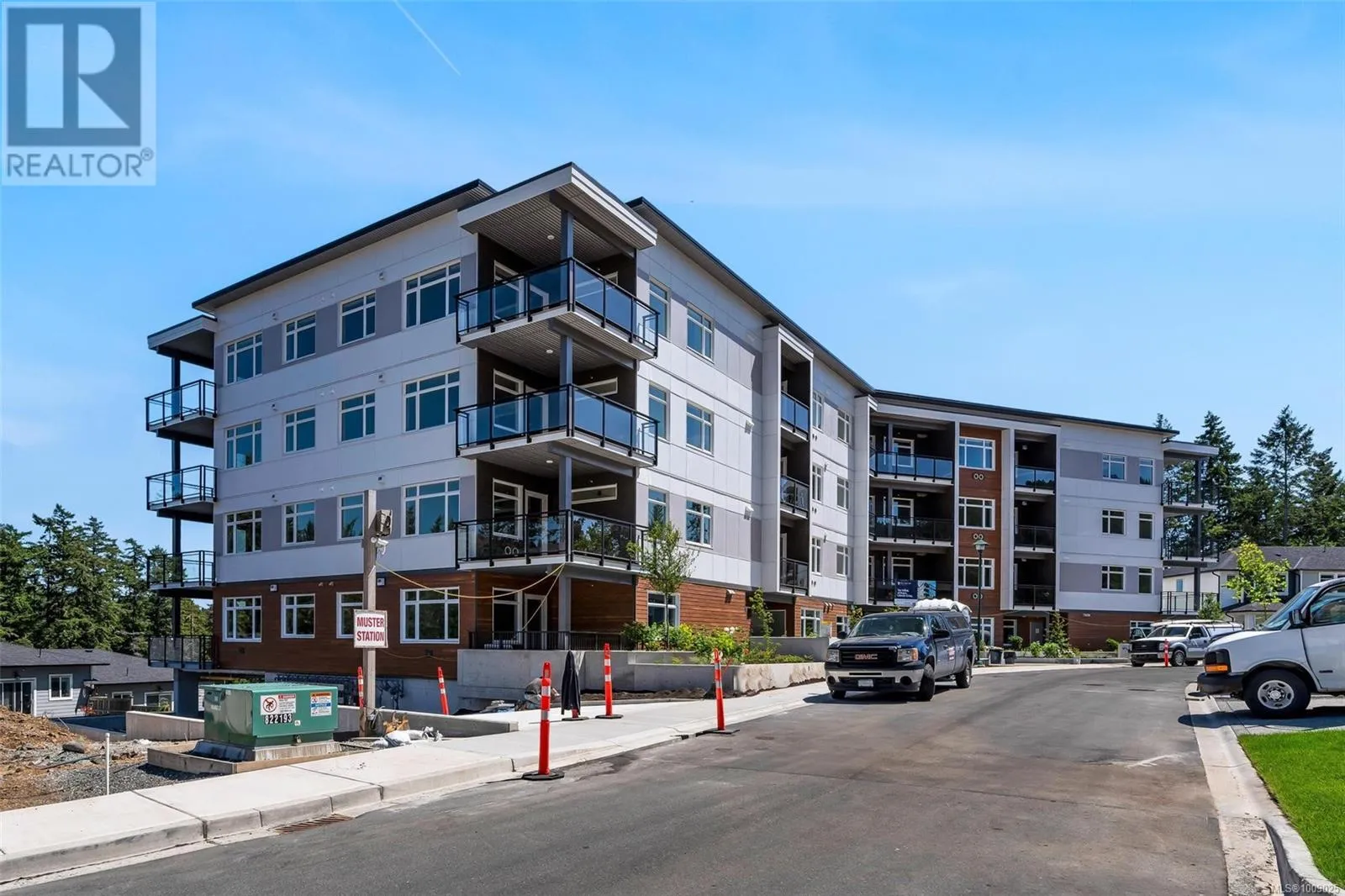 Apartment for rent: 410 2000 West Park Lane, View Royal, British Columbia V9B 3R7