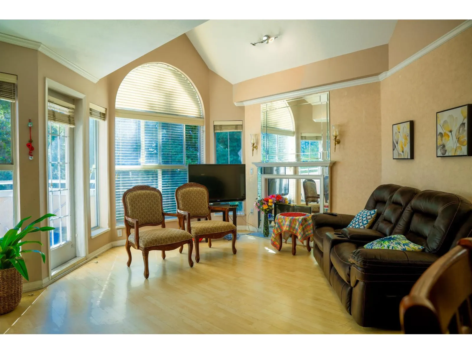 Apartment for rent: 410 7435 121a Street, Surrey, British Columbia V3W 0W8