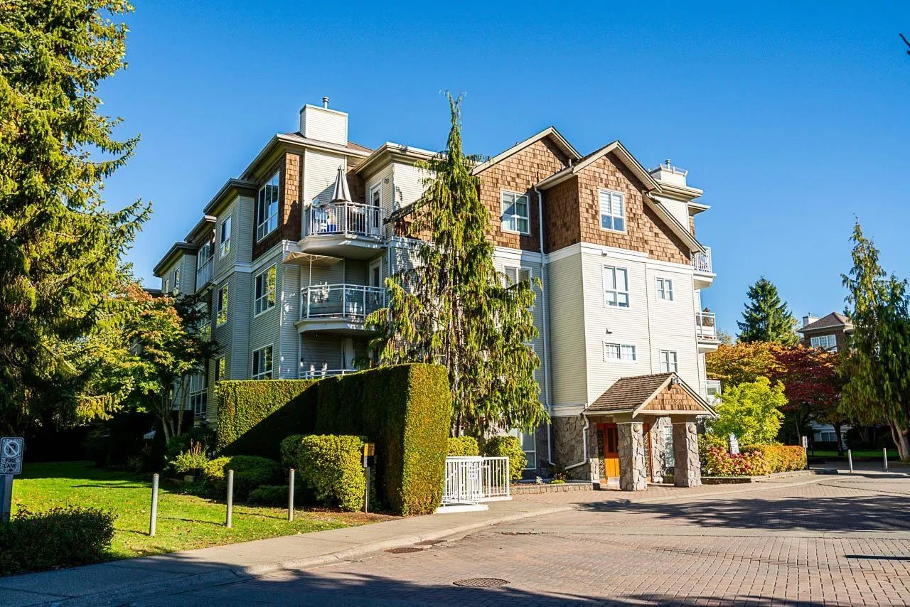 Apartment for rent: 411 10188 155 Street, Surrey, British Columbia V3R 0R6