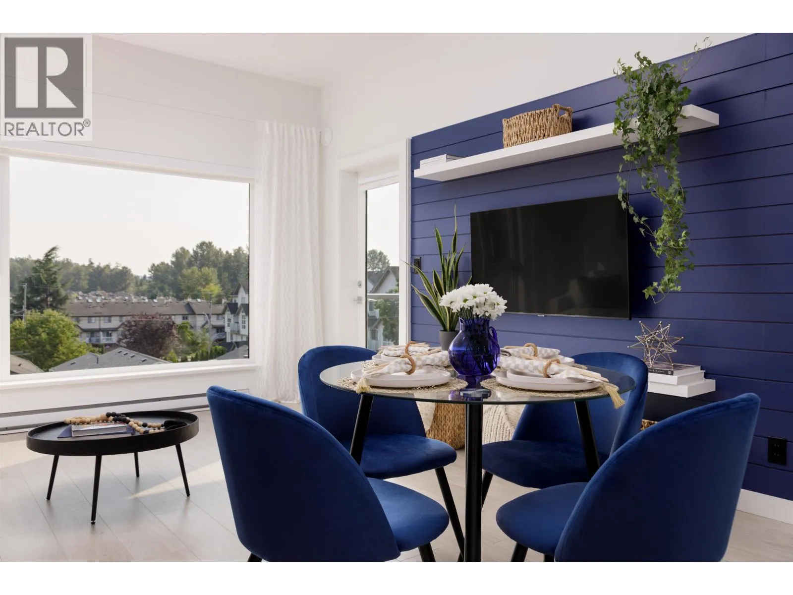 Apartment for rent: 411 2345 Rindall Avenue, Coquitlam, British Columbia V3C 1V3