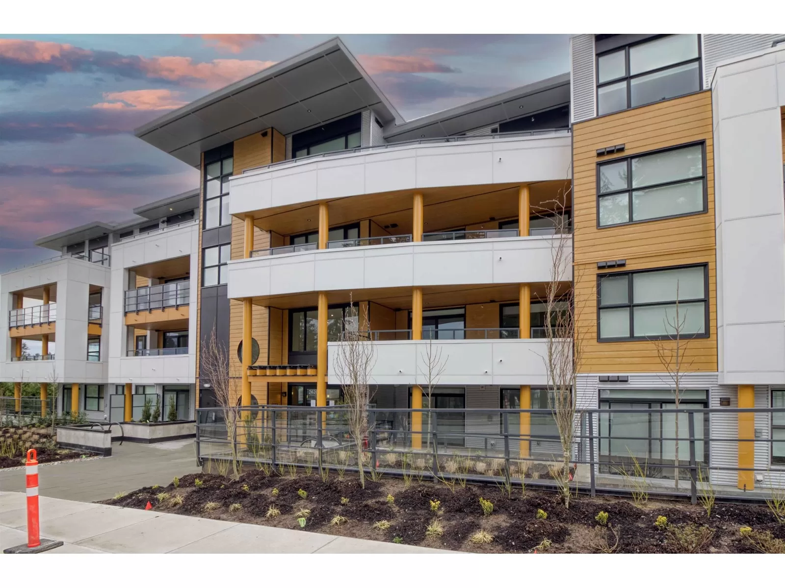 Apartment for rent: 411 2620 152 Street, Surrey, British Columbia V4P 0H8