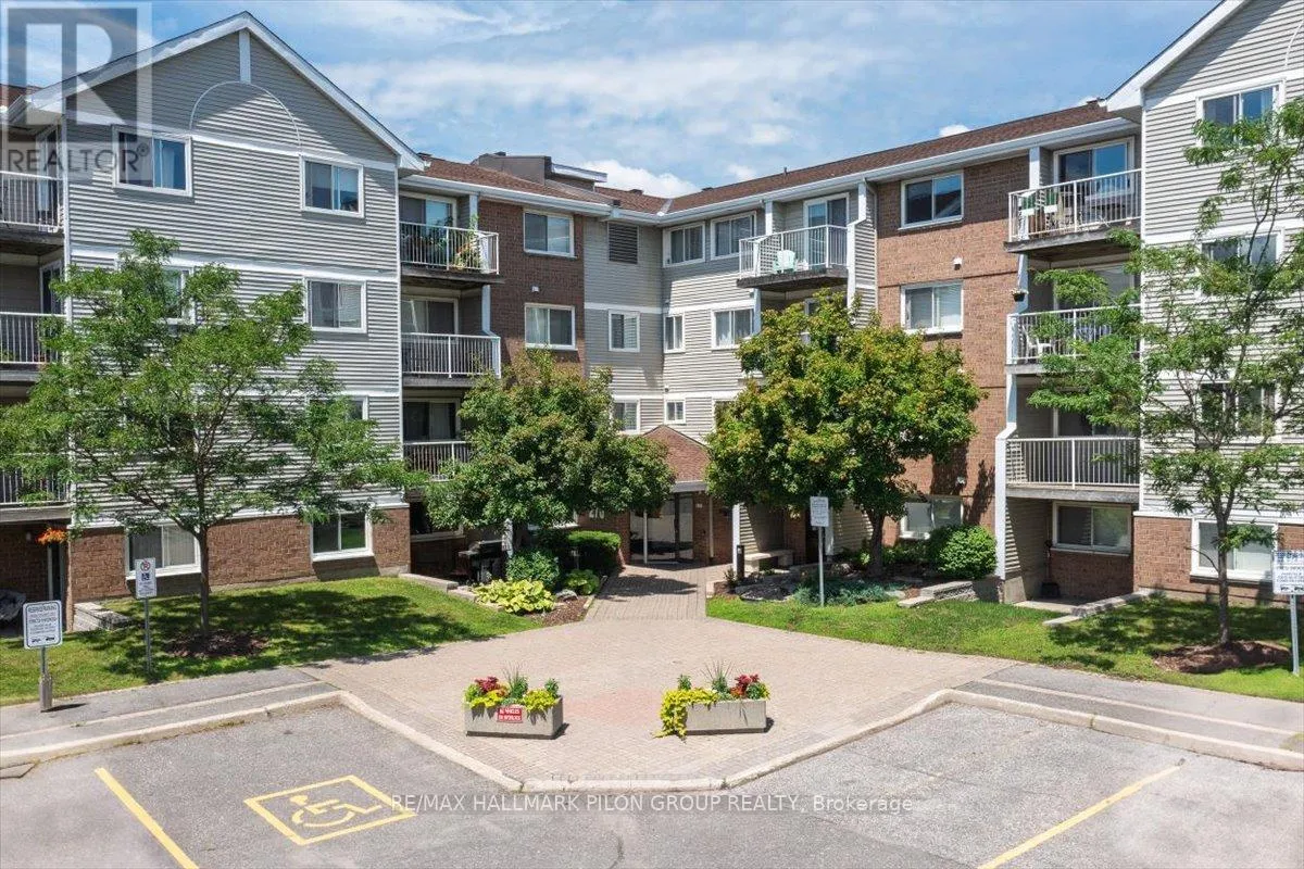 Apartment for rent: 411 - 270 Brittany Drive, Ottawa, Ontario K1K 4M3