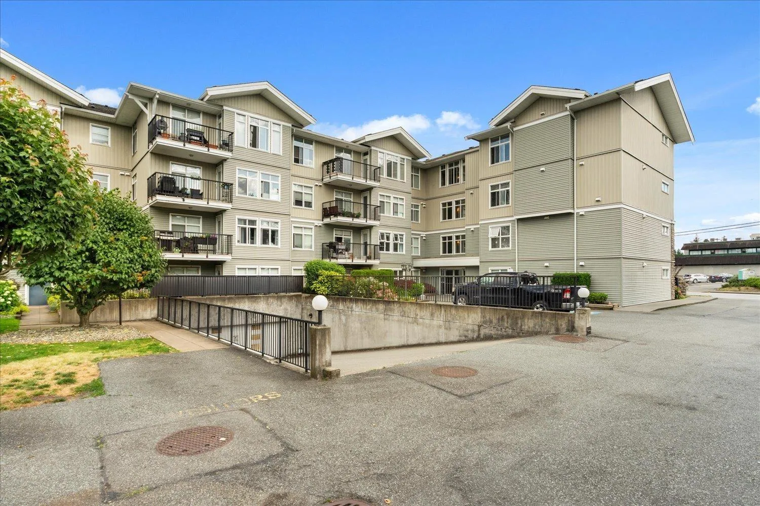 Apartment for rent: 411 33255 Old Yale Road, Abbotsford, British Columbia V2S 8R2