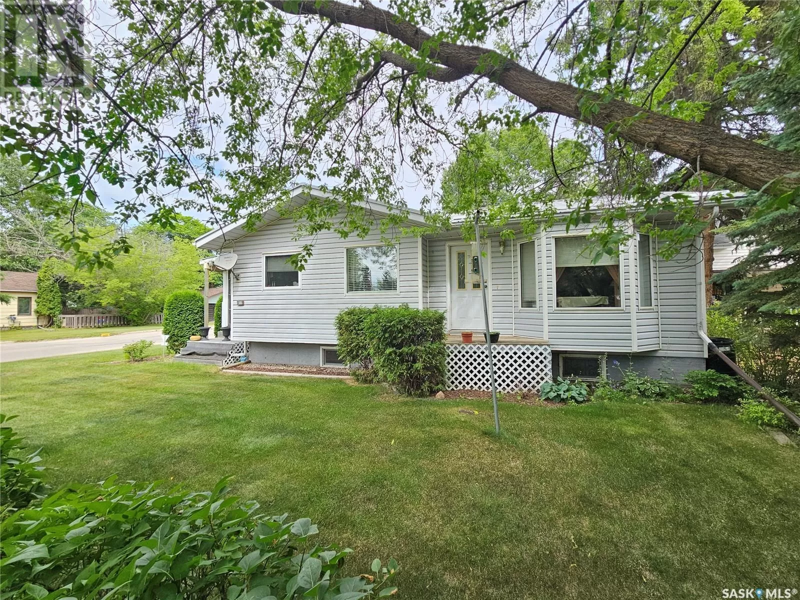 House for rent: 411 3rd Avenue W, Meadow Lake, Saskatchewan S9X 1B8